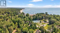 Tennis and waterfront close by - 