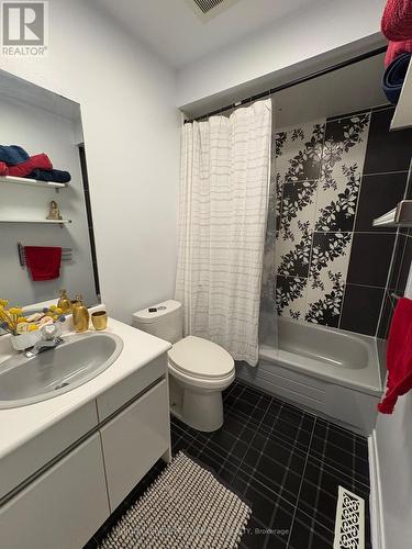 104 Blackburn Avenue, Ottawa, ON - Indoor Photo Showing Bathroom