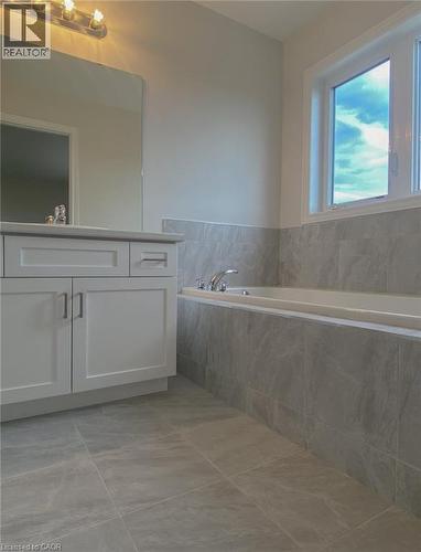 57 Lloyd Davies Way, Binbrook, ON - Indoor Photo Showing Bathroom