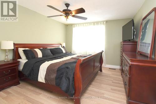 67 Elford Crescent, Hamilton, ON - Indoor Photo Showing Bedroom