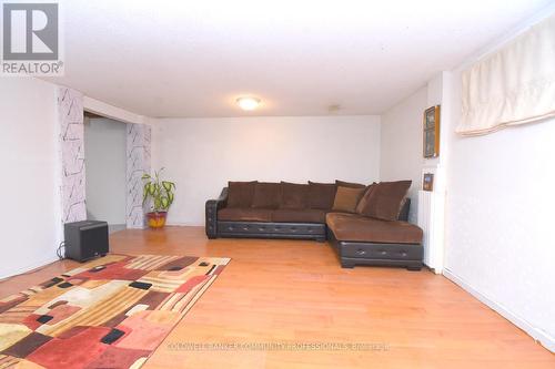 67 Elford Crescent, Hamilton, ON - Indoor Photo Showing Living Room