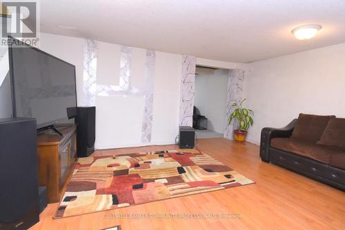 67 Elford Crescent, Hamilton, ON - Indoor Photo Showing Living Room