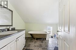 Upper Bathroom 4 piece - 