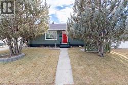 683 7 Street SW  Medicine Hat, AB T1A 4K9
