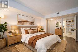 1006 - 38 ELM STREET  Toronto, ON M5G 2K5