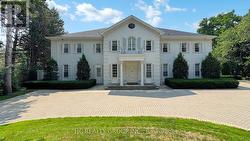 22&20 PARK LANE CIRCLE  Toronto, ON M3B 1Z7