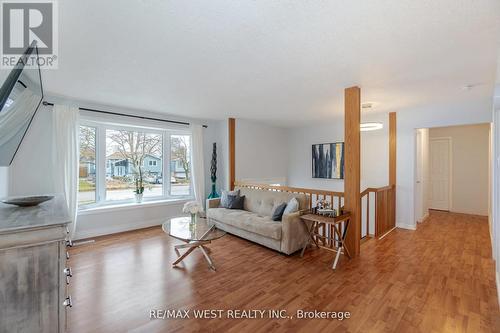 Upper - 75 Wright Crescent, Caledon, ON - Indoor Photo Showing Living Room