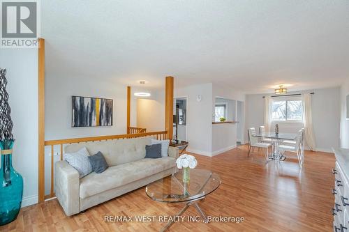 Upper - 75 Wright Crescent, Caledon, ON - Indoor Photo Showing Living Room