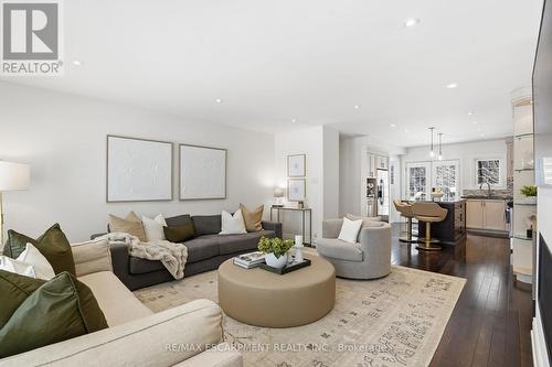 92 Wanita Road, Mississauga, ON - Indoor Photo Showing Living Room