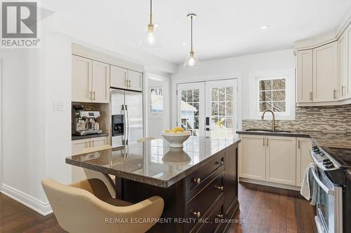 92 Wanita Road, Mississauga, ON - Indoor Photo Showing Kitchen With Upgraded Kitchen