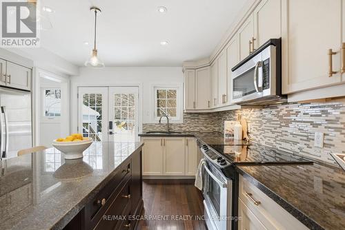 92 Wanita Road, Mississauga, ON - Indoor Photo Showing Kitchen With Upgraded Kitchen