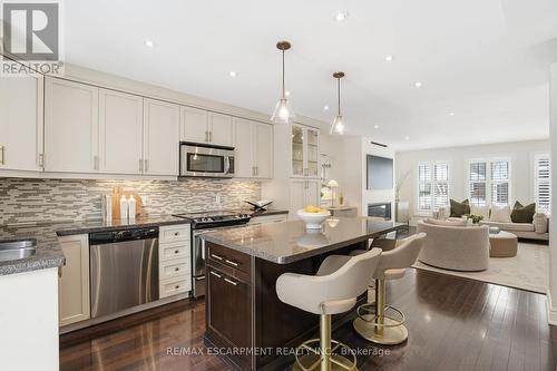 92 Wanita Road, Mississauga, ON - Indoor Photo Showing Kitchen With Upgraded Kitchen
