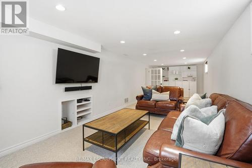 92 Wanita Road, Mississauga, ON - Indoor Photo Showing Living Room