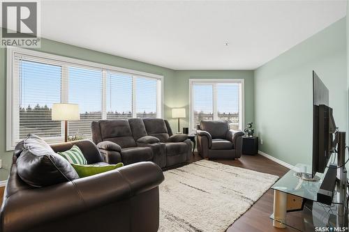 #312 2909 Arens Road E, Regina, SK - Indoor Photo Showing Living Room