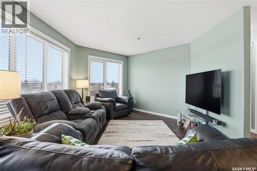 #312 2909 Arens Road E, Regina, SK - Indoor Photo Showing Living Room