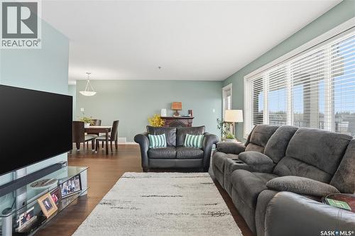 #312 2909 Arens Road E, Regina, SK - Indoor Photo Showing Living Room