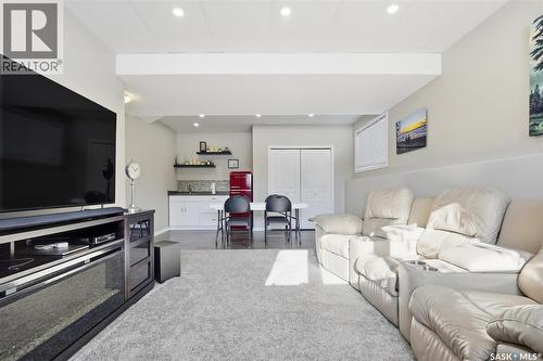 404 Lyle Crescent, Warman, SK - Indoor Photo Showing Living Room