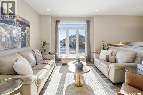 404 Lyle Crescent, Warman, SK - Indoor Photo Showing Living Room