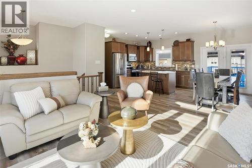 404 Lyle Crescent, Warman, SK - Indoor Photo Showing Living Room