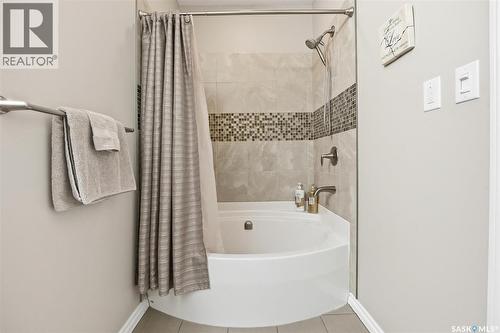 404 Lyle Crescent, Warman, SK - Indoor Photo Showing Bathroom