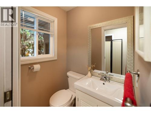 3970 June Springs Road, Kelowna, BC - Indoor Photo Showing Bathroom