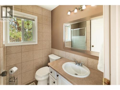 3970 June Springs Road, Kelowna, BC - Indoor Photo Showing Bathroom