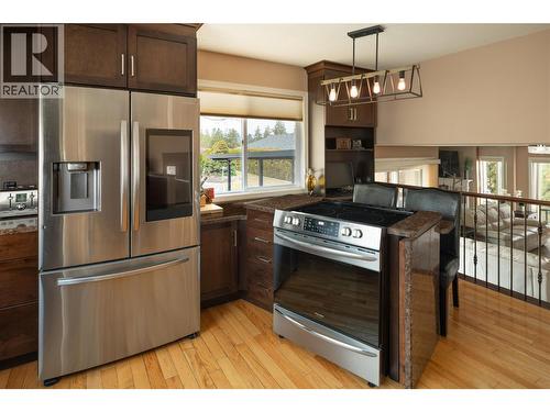 3970 June Springs Road, Kelowna, BC - Indoor Photo Showing Kitchen