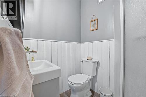 Bathroom - 187 Sydenham Street, Brantford, ON - Indoor Photo Showing Bathroom
