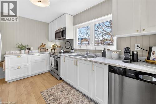 2371 Brookhurst Road, Mississauga, ON - Indoor Photo Showing Kitchen With Stainless Steel Kitchen With Double Sink With Upgraded Kitchen