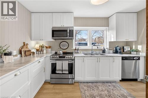 2371 Brookhurst Road, Mississauga, ON - Indoor Photo Showing Kitchen With Double Sink