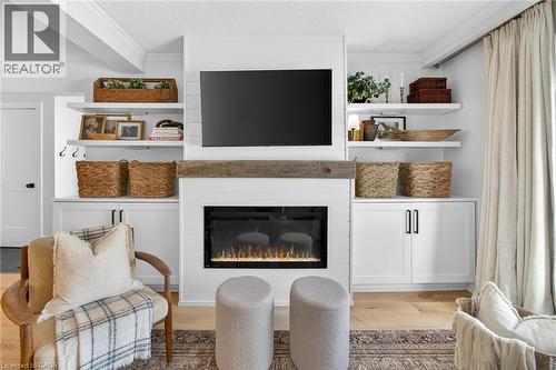 2371 Brookhurst Road, Mississauga, ON - Indoor Photo Showing Living Room With Fireplace