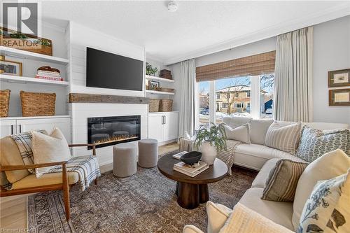 2371 Brookhurst Road, Mississauga, ON - Indoor Photo Showing Living Room With Fireplace