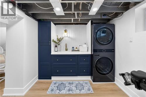 2371 Brookhurst Road, Mississauga, ON - Indoor Photo Showing Laundry Room