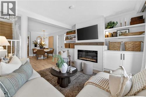 2371 Brookhurst Road, Mississauga, ON - Indoor Photo Showing Living Room With Fireplace