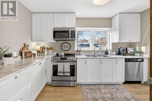 2371 Brookhurst Road, Mississauga, ON - Indoor Photo Showing Kitchen With Double Sink