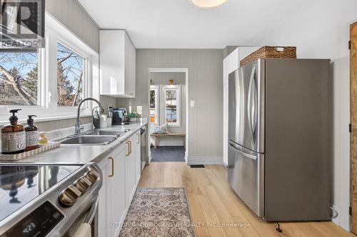 2371 Brookhurst Road, Mississauga, ON - Indoor Photo Showing Kitchen With Stainless Steel Kitchen With Double Sink