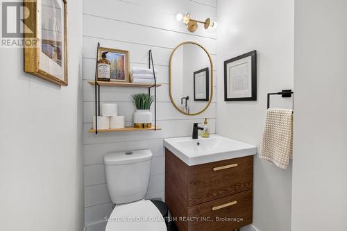 2371 Brookhurst Road, Mississauga, ON - Indoor Photo Showing Bathroom