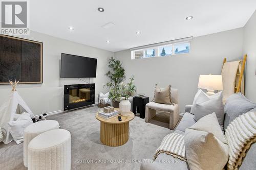 2371 Brookhurst Road, Mississauga, ON - Indoor Photo Showing Living Room With Fireplace