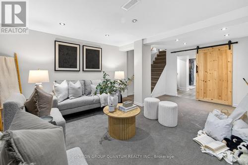 2371 Brookhurst Road, Mississauga, ON - Indoor Photo Showing Living Room