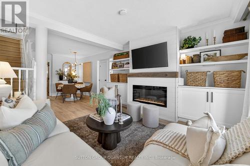 2371 Brookhurst Road, Mississauga, ON - Indoor Photo Showing Living Room With Fireplace