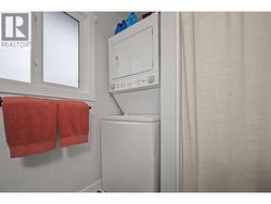 Main Bathroom/Laundry Room - 