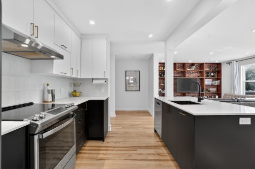 Kitchen - 189  - 191 Boul. Des Prairies, Laval (Laval-Des-Rapides), QC - Indoor Photo Showing Kitchen With Upgraded Kitchen