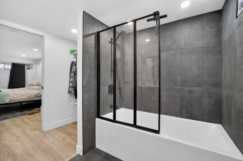 Bathroom - 189  - 191 Boul. Des Prairies, Laval (Laval-Des-Rapides), QC - Indoor Photo Showing Bathroom