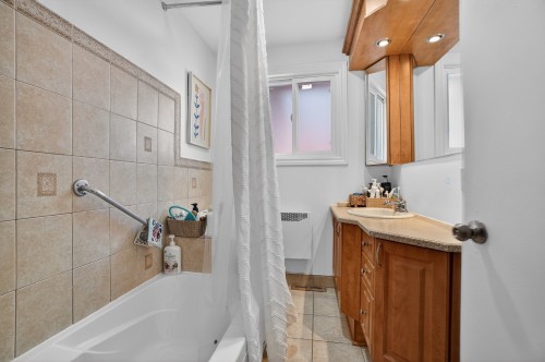 Bathroom - 189  - 191 Boul. Des Prairies, Laval (Laval-Des-Rapides), QC - Indoor Photo Showing Bathroom