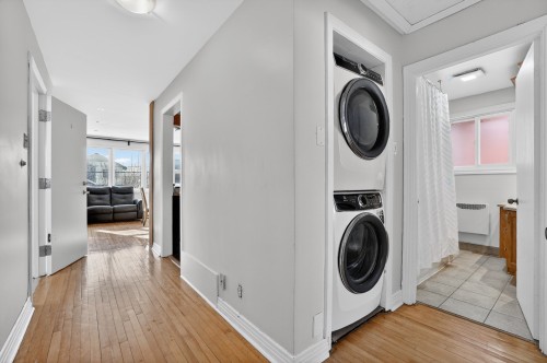 Passageway - 189  - 191 Boul. Des Prairies, Laval (Laval-Des-Rapides), QC - Indoor Photo Showing Laundry Room