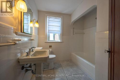 1650 King Street E, Hamilton, ON - Indoor Photo Showing Bathroom