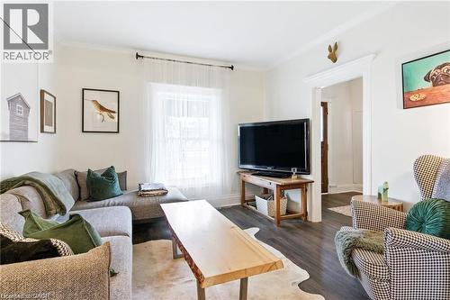 12 Francis Street, Hamilton, ON - Indoor Photo Showing Living Room