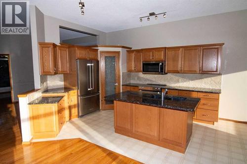 Kitchen Cabinetry - 16 Eagleview Heights Nw, Cochrane, AB - Indoor Photo Showing Kitchen