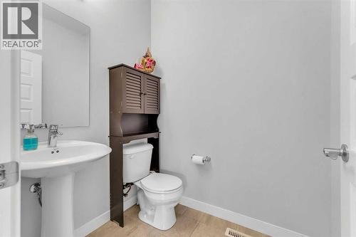 7 Corner Meadows Common Ne, Calgary, AB - Indoor Photo Showing Bathroom
