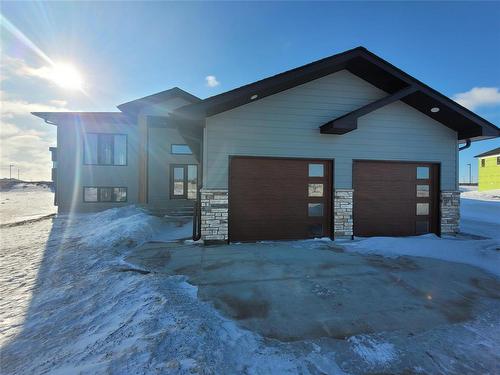 13 Wild Plum Lane  Steinbach, MB R5G 2Z1